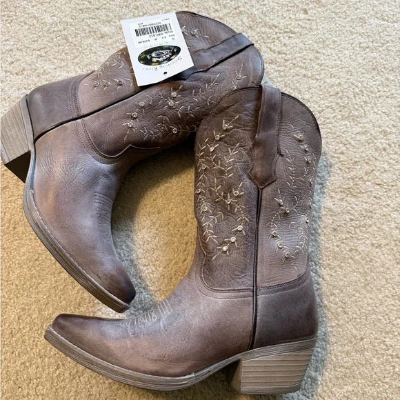 Brown Embroidered Western Boots - Picture 2 of 5